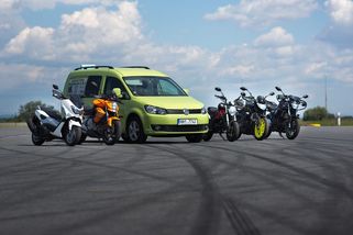 Řidičák na motorku v praxi: Není to pohodička, zapotíte se - Garáž.cz